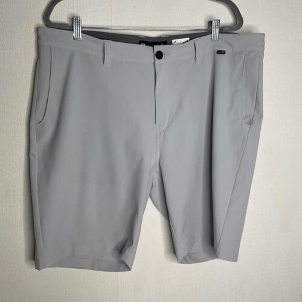 NWOT Travis Mathew Golf Flat Front Chino Shorts Men 40 Vietnam Polyester/Spandex